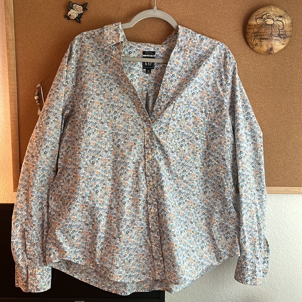 The Perfect Shirt—Gap button down floral shirt